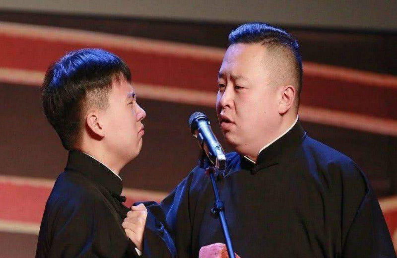 辛苦|《奔跑吧》黑衣人惨遭滑铁卢,憋笑太辛苦,郭麒麟不愧是幽默担当