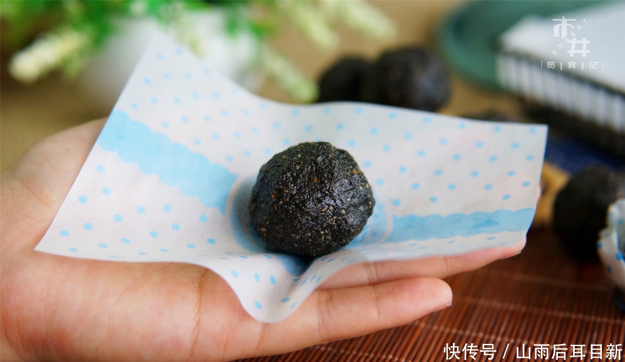 黑芝麻|1碗黑芝麻,3勺蜂蜜,搓一搓做“黑芝麻丸”,1元1颗,头发黑又亮