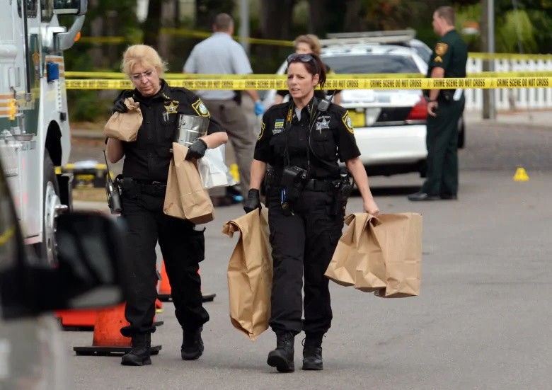  盒子|男婴惨遭生母虐待，被收养后又被养母塞进塑料盒子淹死