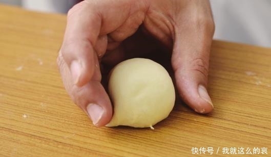 高筋面粉|特级红豆餐包,外酥内软,搭配甜而不腻的红豆馅,最适合拿来解馋