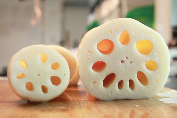 挑选|有的莲藕脆,有的莲藕糯,教你如何挑选新鲜莲藕,不怕买错了