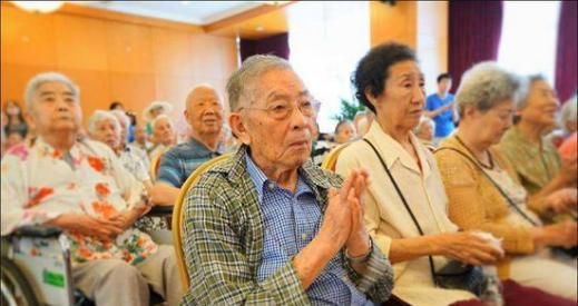 丁克|丁克老人花高价住养老院，看到这一幕，网友：太心酸了