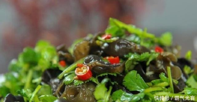 凉水|泡木耳时到底是用凉水还是热水很多人都用错,难怪又硬还不好吃