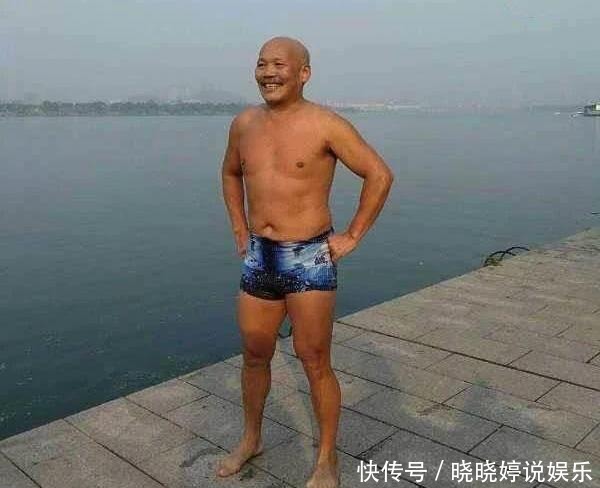  游泳|67岁大爷一口气救4个游泳爱好者，身材亮了，这状态说30岁我都信