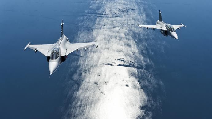 上空|俄战机在日本海上空拦截美军侦察机,一周内俄边境区已现30架外国侦察机