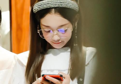  刘雨昕|同样是女团C位出道，希林娜依高和刘雨昕发展截然不同，很明显谁实力强