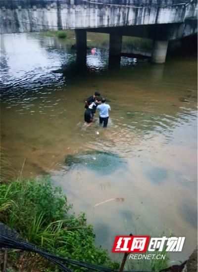  危急|桂东：危急时刻显担当 民警跳河勇救少年