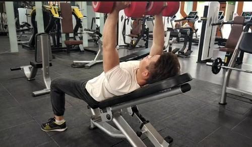 最猛|猛的不行!号称是练胸肌效果最猛的4个动作