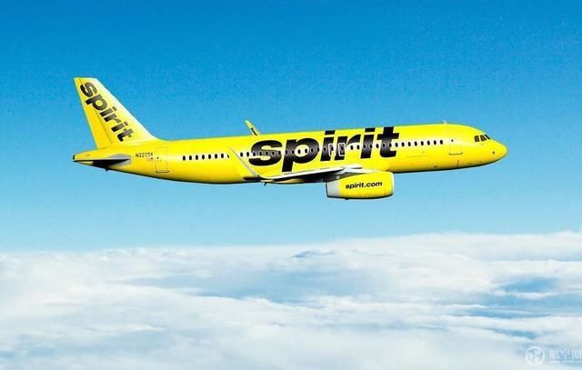 鞋子|航班延误 3女子竟然用手机、鞋子、水瓶、快餐狂砸精神航空员工