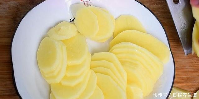 食材|用土豆做的早餐饼你吃过没营养丰富色香味俱全,出锅被抢光