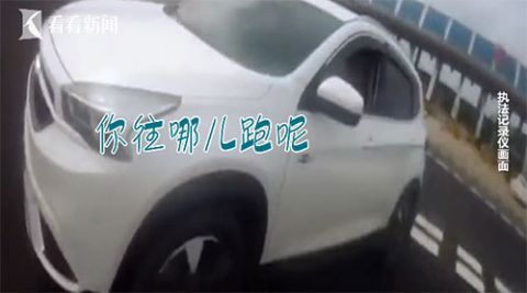 女司机|女司机高速驾车“迷之操作” 原因让人瞠目结舌
