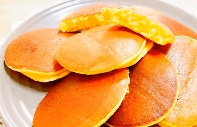  油不放|玉米面别煮粥了，不放一滴油不放一滴水，就做出蓬松的玉米饼