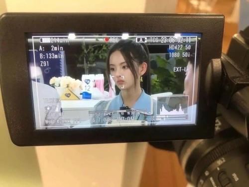  解散|杨超越录制《中餐厅》路透曝光，解散后资源大好碾压前队友