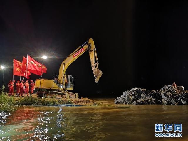 问桂|江西鄱阳问桂道圩决口封堵顺利合龙