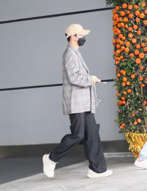  鲜肉|走心盘点!R1SE男团式Vetements鲜肉穿搭图鉴