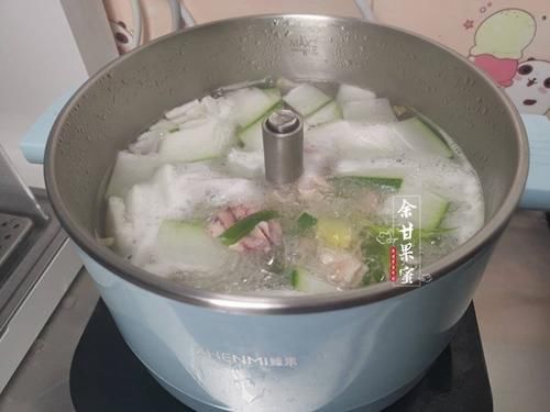  鲜味|天热，三人午餐我这样做，两菜一汤咸鲜味美，30分钟可上桌