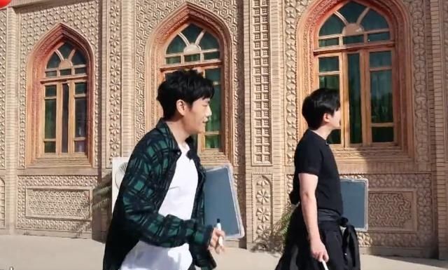  玩游戏|同样玩游戏，《极挑》导演组比《跑男》就是会玩！这个后路太机智