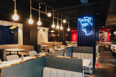 单权|必胜客迎三十岁生日 首位入店客享全年免单权