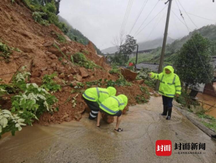 强降雨|强降雨致四川部分地方受灾 四川下发预警提醒 紧急组织抢险救援