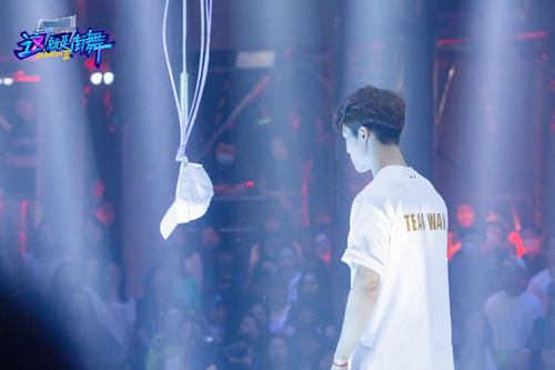  肖杰|《街舞3》中肖杰意外摔倒只是“节目效果”？种种迹象表明并不是