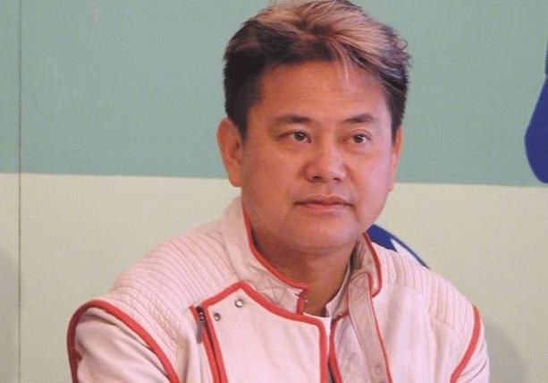 破产|曾是周星驰的御用配角,多次怒怼张国荣,破产4次老婆仍不离不弃