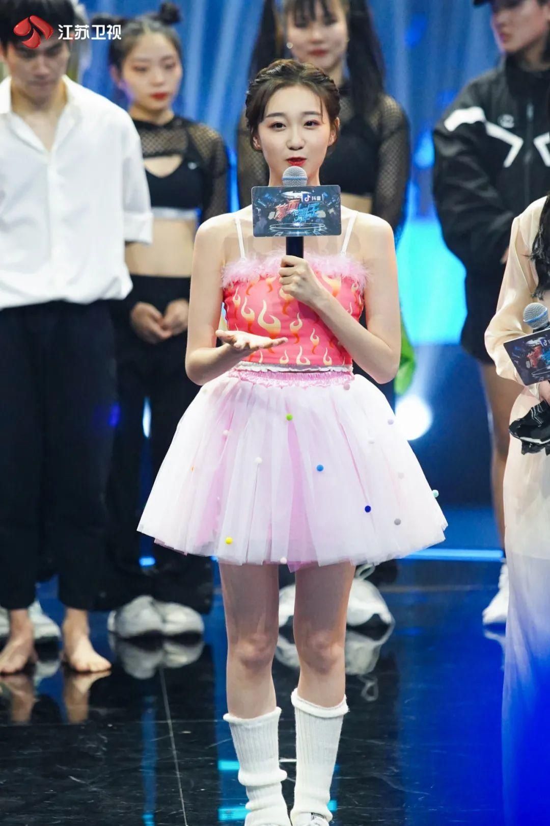  糖果炮弹|《蒙面舞王》强强对决，“调皮蛋”守擂成功！