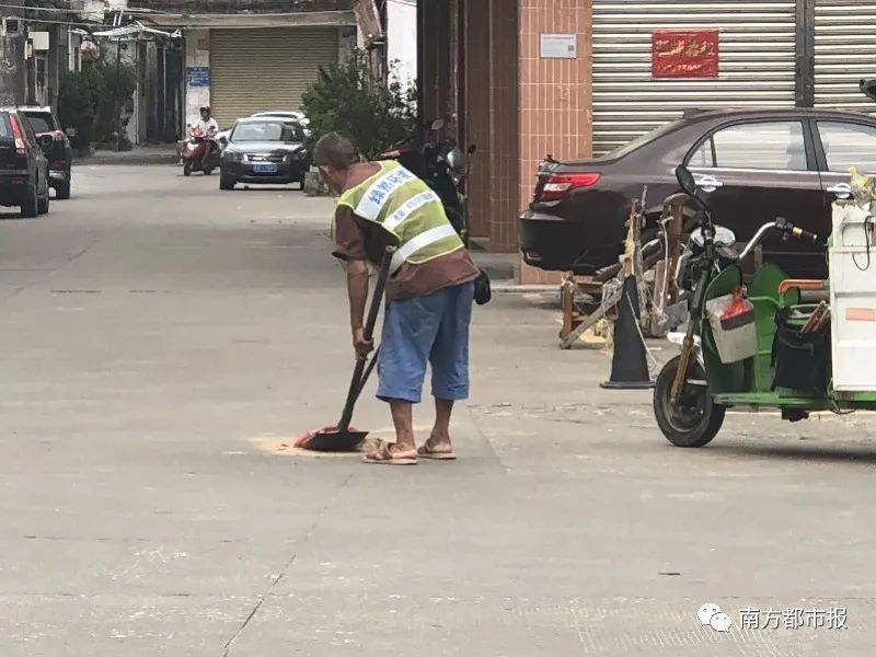  邓先生说|老人被狗绳拽倒，重摔身亡！牵狗者为未成年人，12岁左右