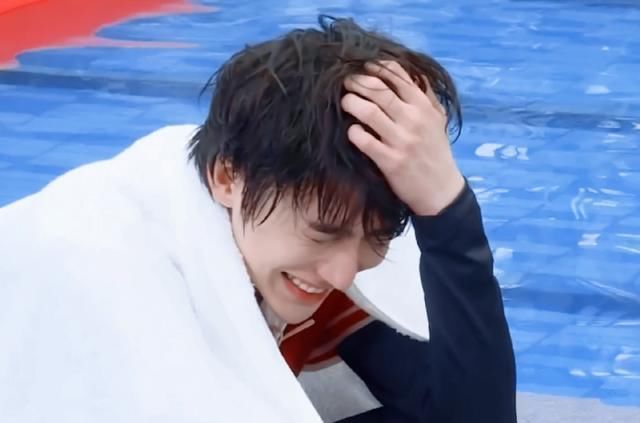  不少人|蔡徐坤《跑男》下水，“脱妆”截图照火了，这脸确定有21岁？