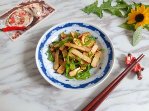  夏日|#夏日消暑，非它莫属#【下饭菜】辣椒炒豆干