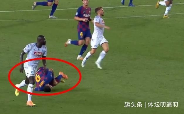  梅西轰|巴萨3-1那不勒斯，詹俊曝内情，梅西轰神仙球，谁注意皮克举动