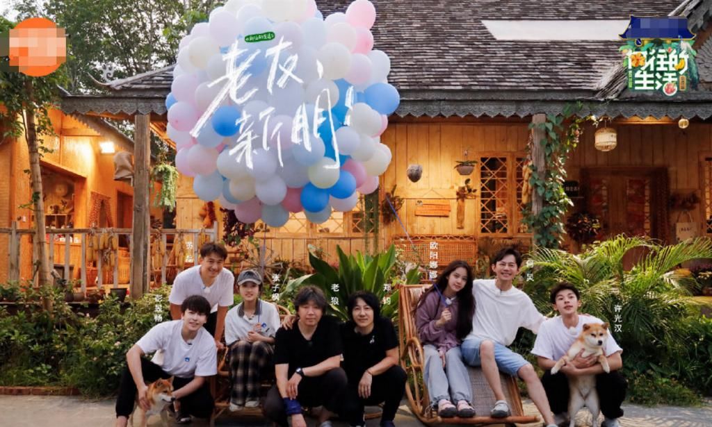  客人|《向往4》嘉宾合照， 许光汉蹲在角落，得知C位客人身份就理解了