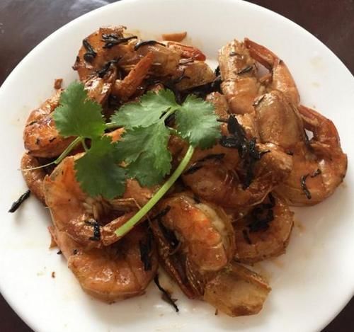  菜式|大虾别只会水煮了！大厨教你新菜式，茶香四溢，虾肉外脆里嫩