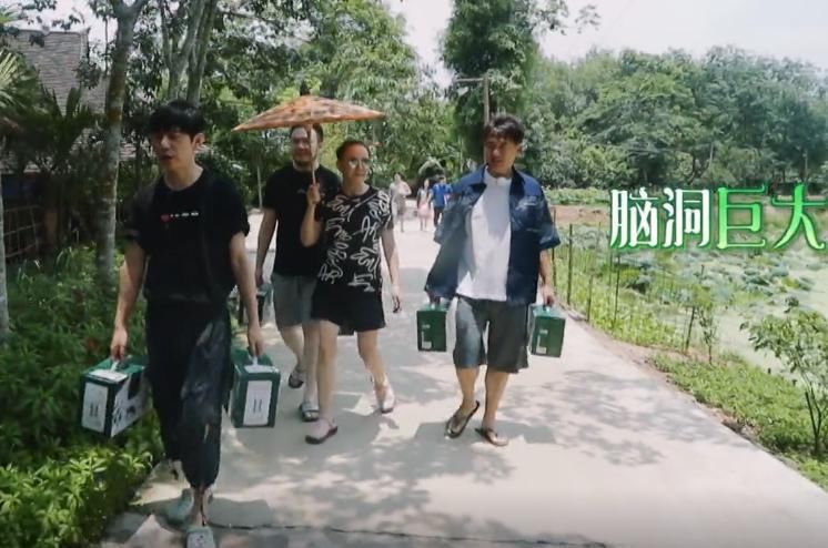 用意|何老师串门前把礼物扔路边不拿,本以为太小气,用意却让人敬佩!