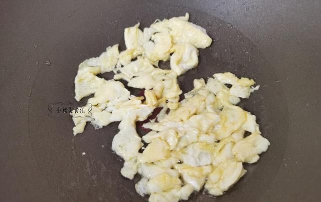  鱼香肉丝|杏鲍菇的最好吃做法，加两鸡蛋，不煮不炸，比鱼香肉丝还好吃！