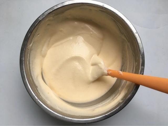 戚风蛋糕|1碗面粉3个鸡蛋,教你用电饭煲做出蓬松大蛋糕,入口即化天天想吃