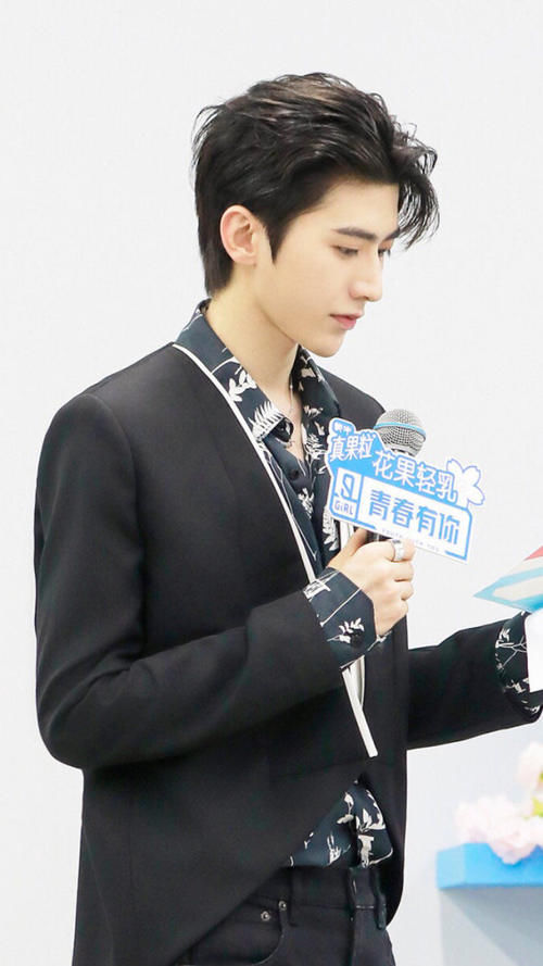  蔡徐坤|蔡徐坤热度飙升，《奔跑吧》表现出色，新歌《情人》大火热度不减