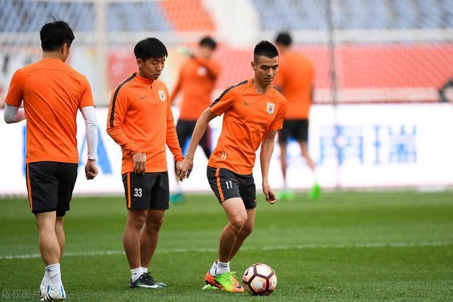  鲁能|为获出场曾进行多种尝试，入队已有6年半，但仍未被中超鲁能提拔