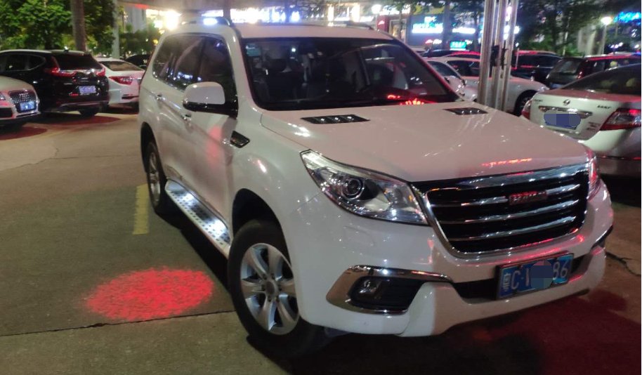  宾利|深夜，广东女子开着300万的宾利去搓麻将，车停楼下被人撞损20万！