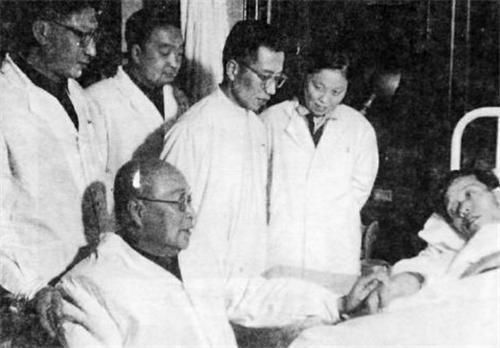 近代|中国近代第一中医，一生挽救无数人，晚年把10张秘方无偿捐给国家