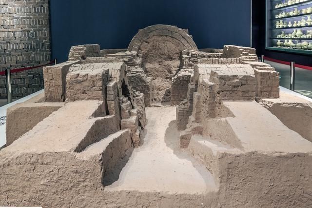  宝藏|《宝藏猎手》：看惊心动魄的护宝之旅，品大文物商的传奇人生