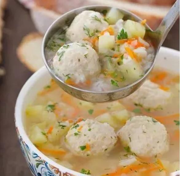  菠萝|缤纷拌菜，芹菜炒肉，菠萝银耳羹，冬瓜素丸汤的做法