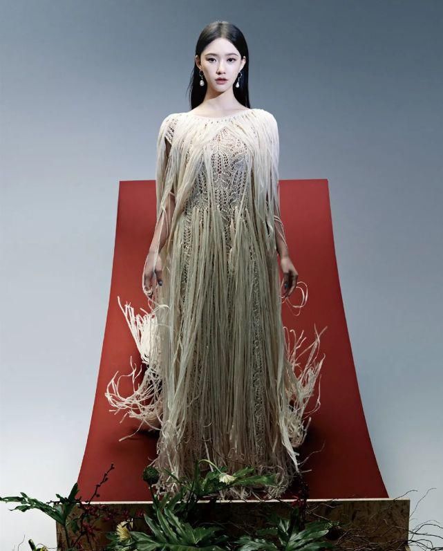  服装|关于流苏你知道多少？装点服装当配饰都好看，灵动精致的不得了