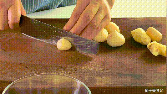 啤酒|秋天，是吃鸭子的好时节，教你做魔芋啤酒鸭，香味扑鼻，全家点赞