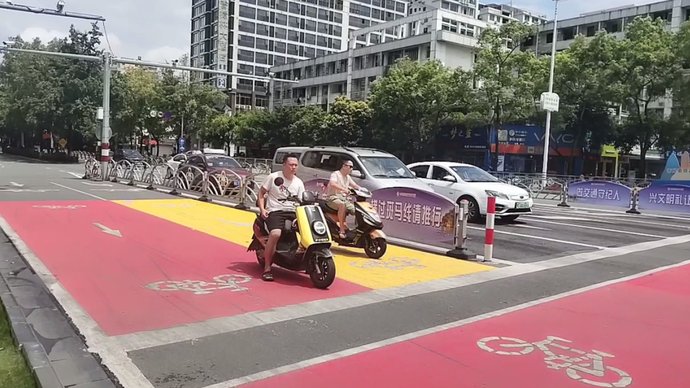 赞台|桂林交警蜀黍镜头里的你，太美了！| 创城点赞台五