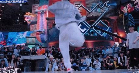  张艺兴|《这就是街舞》毛巾不够了怎么办？让我们看看队长是怎么做的