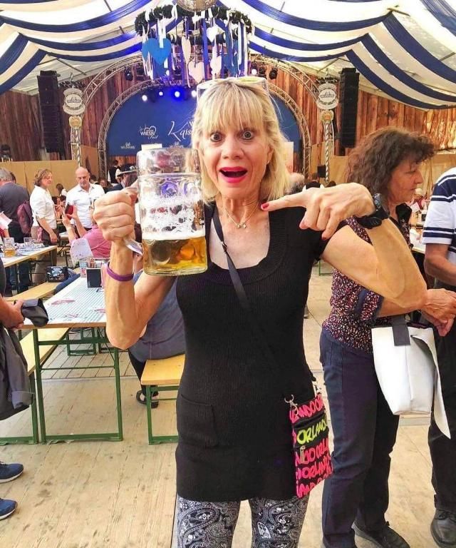  比基尼|62岁离婚恢复单身的奶奶，68岁穿比基尼、独自环游世界火遍全网！