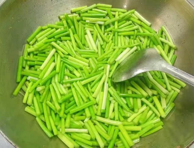 蒜台中|这菜一周吃3次,孩子体质好不生病,女生降脂洁胃,5块钱炒一盘