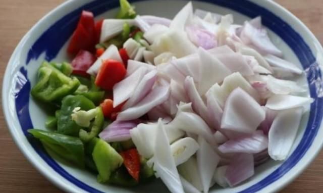  面粉|马铃薯也能做成面？没错哦，这样做出来的马铃薯小面很好吃