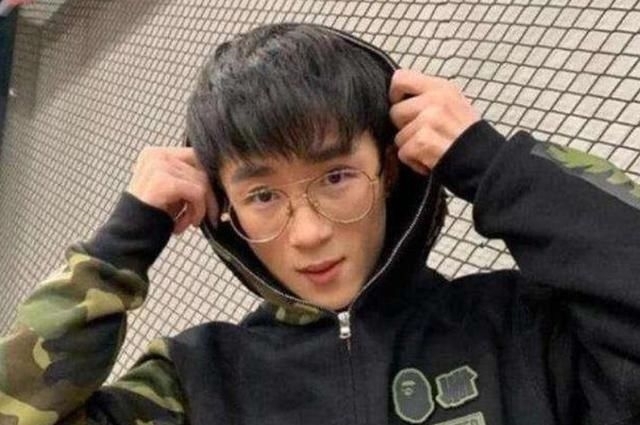  操作|和平精英竟能实现空中换装？直播大佬在线教学，哪成想翻车了