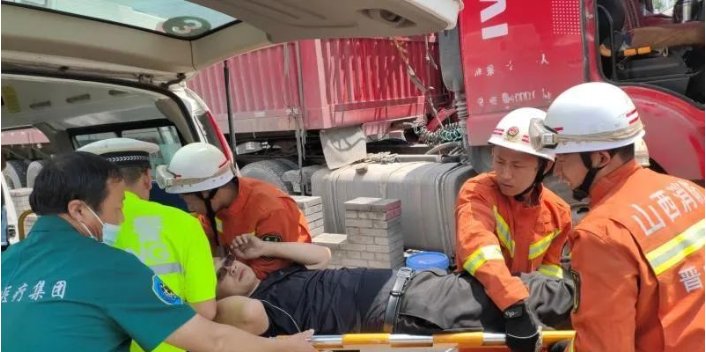  发生|太安村路段发生交通事故，交警开辟绿色通道及时救助伤者